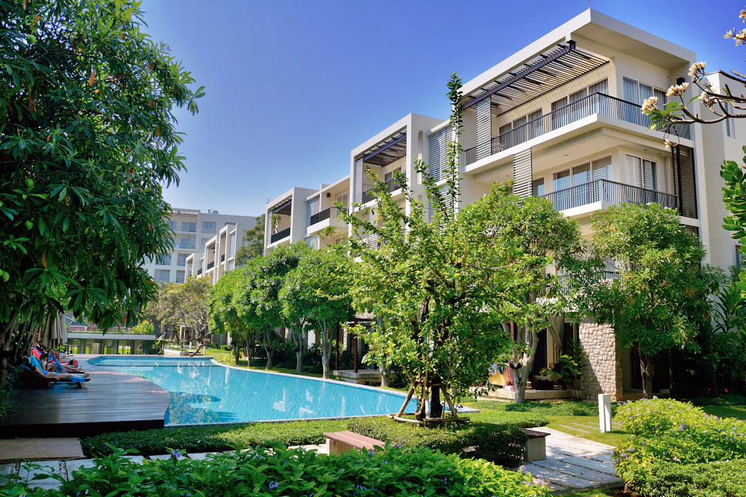 Complexe de copropriétés avec piscine et jardins